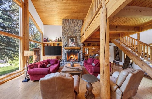 Durango House | Beautiful Colorado log home backing to the Florida River.