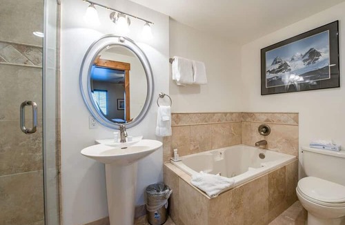 North Park City Condo | Ski-In Ski-Out 1BR at PCMR Base, Pool, Hot Tub, Sleeps 4