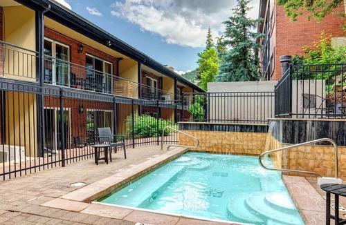 Downtown Park City Hotel | Treasure Mountain Inn - Junior Suite #39 - Cleaning fees included!