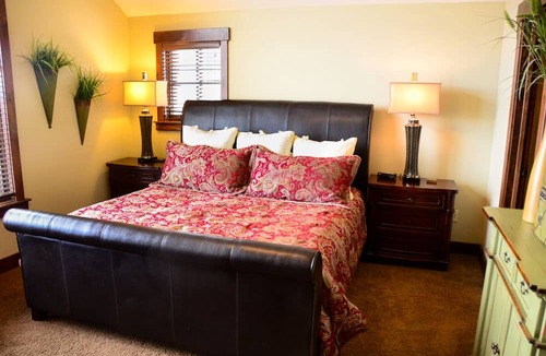 North Park City Condo | Silver Star 701 -Ski In/Ski Out - Sleeps up to 11 - Private Hot Tub