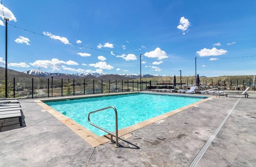 Park City Hotel | Black Rock 418B | Resort Hotel Room w/Kitchenette & Pool Access