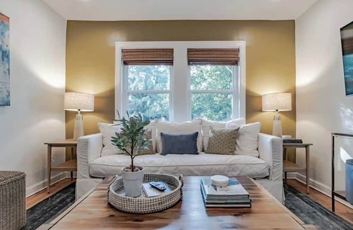 Hannon Park Apartment | Red Door Loft, Steps from Dauphin Street, Historic Mobile Boutique 2BR