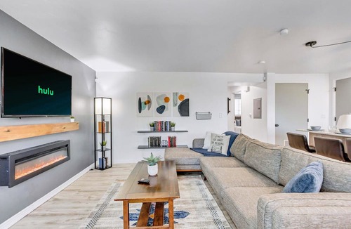 Downtown Salt Lake City Apartment | Charming 2BR/1BA Downtown SLC w/Wi-Fi Near Capitol & Convention Center Sleeps 5