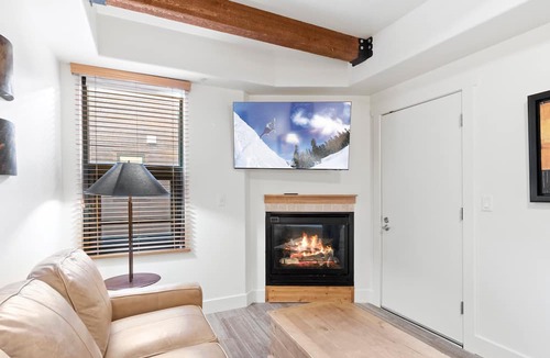 Kimball Junction Condo | Newpark 402 | Private Hot Tub | Kitchenette | Olympic Park & Mountain Views | Balcony | Top Floor