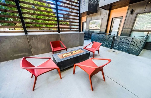 Sugar House Apartment | Sugarhouse! Mtn Views!|TopFloor|King|Parking|Gym
