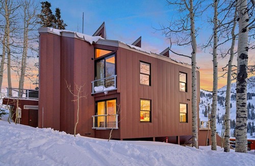 Salt Lake Mountain Resorts Condo | Experience the Epitome of Luxury in this Gorgeous Unit with Hot Tub