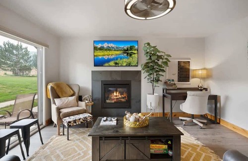 South Snyderville Basin Condo | Ski Vista: Chic Condo Near the Canyons Slopes