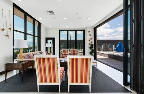 Rio Grande Apartment | 2bd/2ba Best style and location/Pool+spa/gym/pkg!