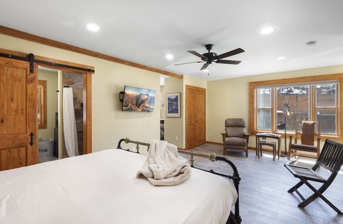 Ouray Condo | Modern Studio in the Heart of Downtown Ouray | Prime Location