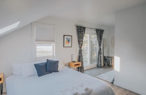 Morrisville Ski Chalet | Large -2 floor, 2-bedroom condo with Game Room, 5 min to Stowe.