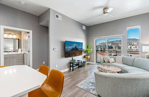 Downtown Salt Lake City Apartment | Penthouse Apt - PoolGymHotTubPkg - View!