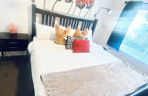 Salt Lake City Condo | @home Near skiResort & downtown-FastWiFi-freeparking-Pool-Hottub-Gym-PETfriendly