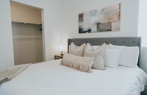 People's Freeway Apartment | Comfort Meets Convenience in Downtown SLC
