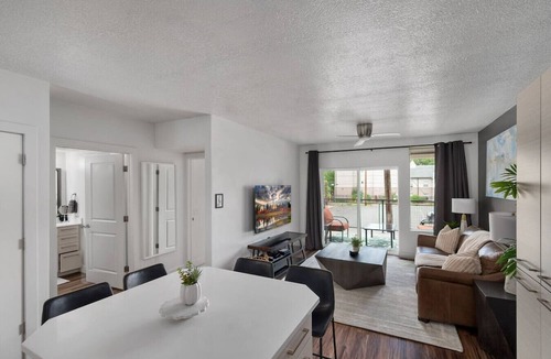 Downtown Salt Lake City Apartment | Deluxe 1BR 1BA Pool, Gym, Htub, Pkg