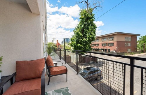 Downtown Salt Lake City Apartment | Deluxe 1BR 1BA Pool, Gym, Htub, Pkg