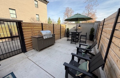 People's Freeway Condo | SLC - Airport - 2BR Townhome King BD - Garage