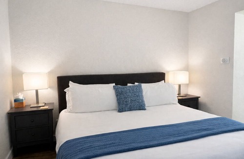 Central City Apartment | Charming Studio Amazing Location King-Size Bed
