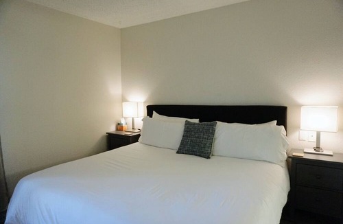 Central City Apartment | Charming Studio Amazing Location King-Size Bed