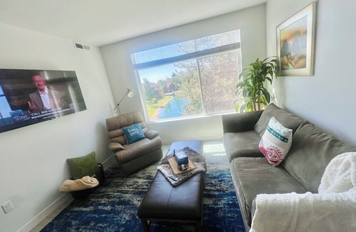 Salt Lake City Apartment | Fullcondo-nearSkiResorts-Sleep3-Hotub-fastWiFi-Gym 15mintSLCairport -free Garage