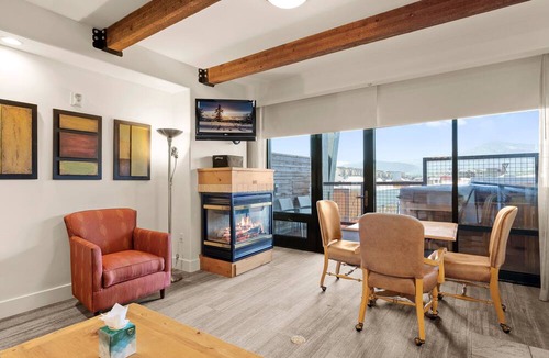 Kimball Junction Condo | Newpark 305-A | Private Hot Tub | Kitchenette | Olympic Park & Mtn View | Fireplace | Pool & Hot Tub