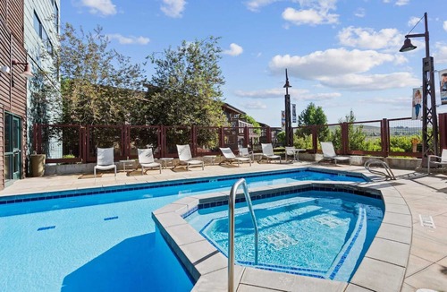 Kimball Junction Condo | Newpark 406-A | Private Hot Tub | Kitchenette | Olympic Park & Mtn Views | Fireplace | Top Floor