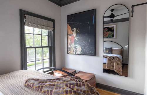 Old West Broad Neighborhood Condo | Renovated Townhome Near Forsyth Park | Parking