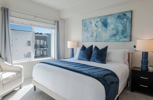 Rio Grande Apartment | Convention Ctr 2BR/2BA Luxury Apartment Pool, HTub, Theatre