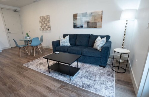 People's Freeway Apartment | The Beehive Loft Gym Parking Garage