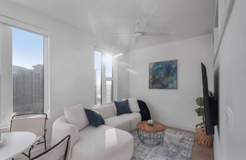 Downtown Salt Lake City Apartment | Vibrant 1BD 1BA w/Pool, Gym, HTub, Bowling + More!