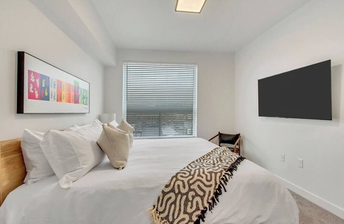Sugar House Apartment | Sugarhood SLC Penthouse 3BR/2BA/Co-Working Space/Gym & Free Garaged Parking
