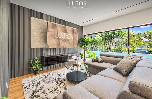 Ludlam House | Lakefront Getaway w/Pool, BBQ & Playground