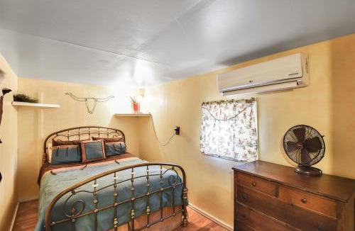 Parks Villa | The Bunk House Historic Cabin Firepit Pet-Friendly Near Grand Canyon
