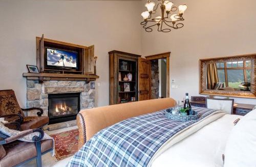 Deer Valley House | KBM Resorts The Lookout Pool Table Wood Burning Fireplace Two Family Rooms Views Winter Shuttle to Silver Lake PLO-6599
