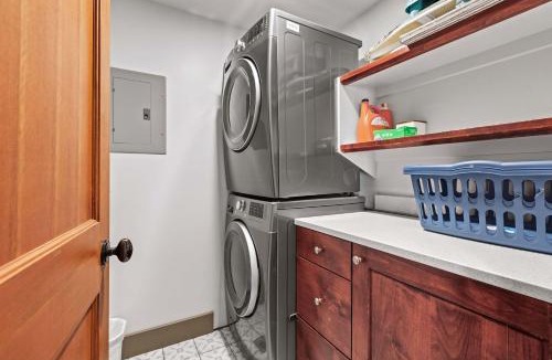 Salt Lake Mountain Resorts House | Resort Townhome with Deck Grill Fireplace WiFi Shared Pool & Hot Tub-Sauna