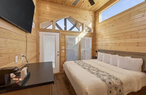 Page Cabin | Page Lake Powell Campground - Tiny Home King Room