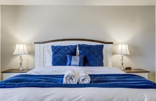 Monument House | Rangeview Pass Pet Friendly with Epic Peak Views
