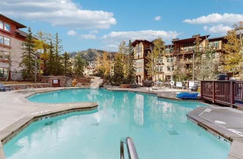Salt Lake Mountain Resorts House | Resort Townhome with Deck Grill Fireplace WiFi Shared Pool & Hot Tub-Sauna