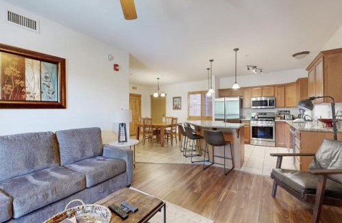 Bear Hollow Village House | Spacious condo with pool hot tub garage gym & balcony - near Park City