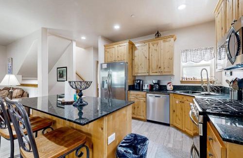 Bear Hollow Village House | Spacious Townhouse with Private Hot Tub & Shared Pool - Near Ski Resort