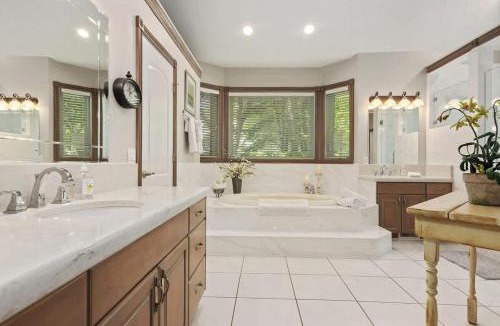 Snowbird House | Chateau Woodlands in Salt Lake with Guesthouse and Hot Tub