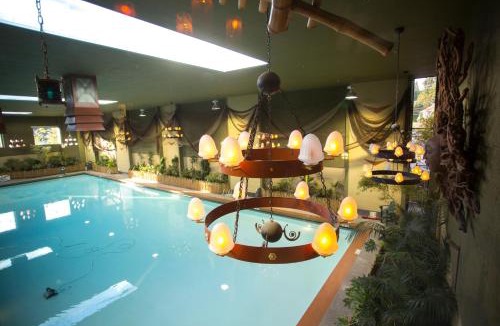 Bothell Hotel | McMenamins Anderson School