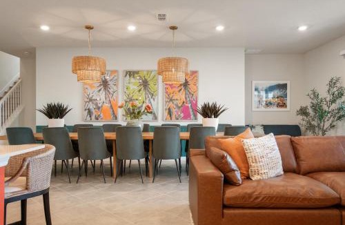 Clermont House | New 10-bedroom Luxury Retreat, Private Pool and Spa, Near Disney and Orlando