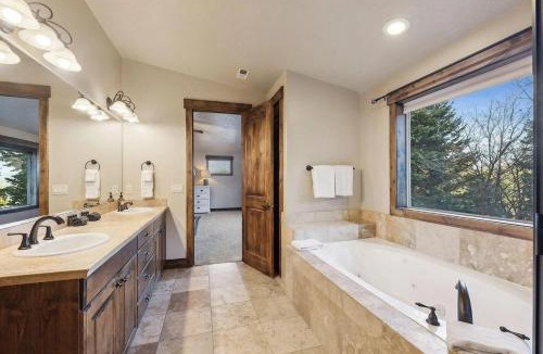 Summit Park Apartment | Luxury Park City Mountain Home Sleeps 14 with Hot Tub and Mountain Views