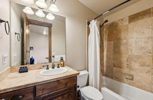 Summit Park Apartment | Luxury Park City Mountain Home Sleeps 14 with Hot Tub and Mountain Views