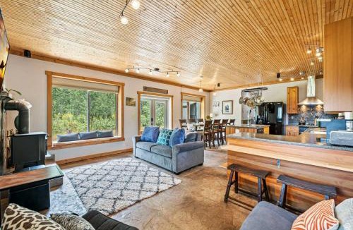 Silver Summit House | Rustic 5BR Escape with Private Hot Tub 25min to Park City