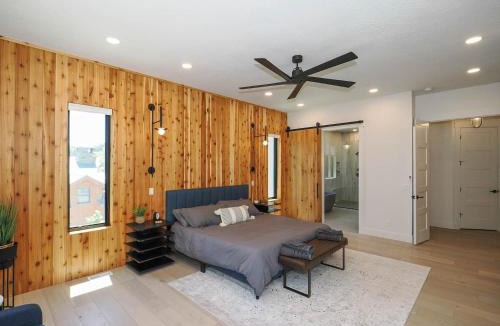 Sundance House | Modern 4BR Mountain Retreat BBQ Outdoor Dining