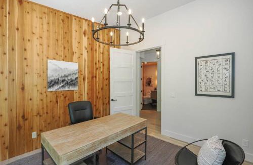 Sundance House | Modern 4BR Mountain Retreat BBQ Outdoor Dining
