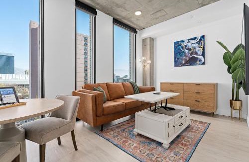 Rio Grande Apartment | Downtown beauty-PoolHotTubGym-near SaltPalace-View