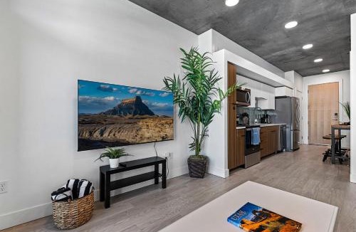 Rio Grande Apartment | Best Amenities Pool Htub Gym Pking Downtown Views