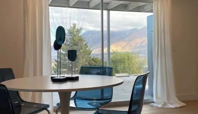 Cheerful Designer Condo w/City & Mountain Views